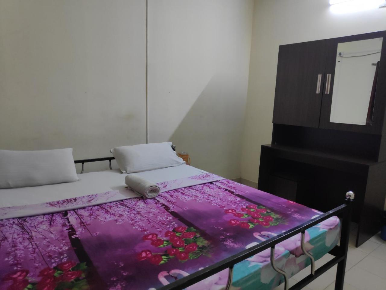 Hotel Silver Space Ернакулам Екстериор снимка