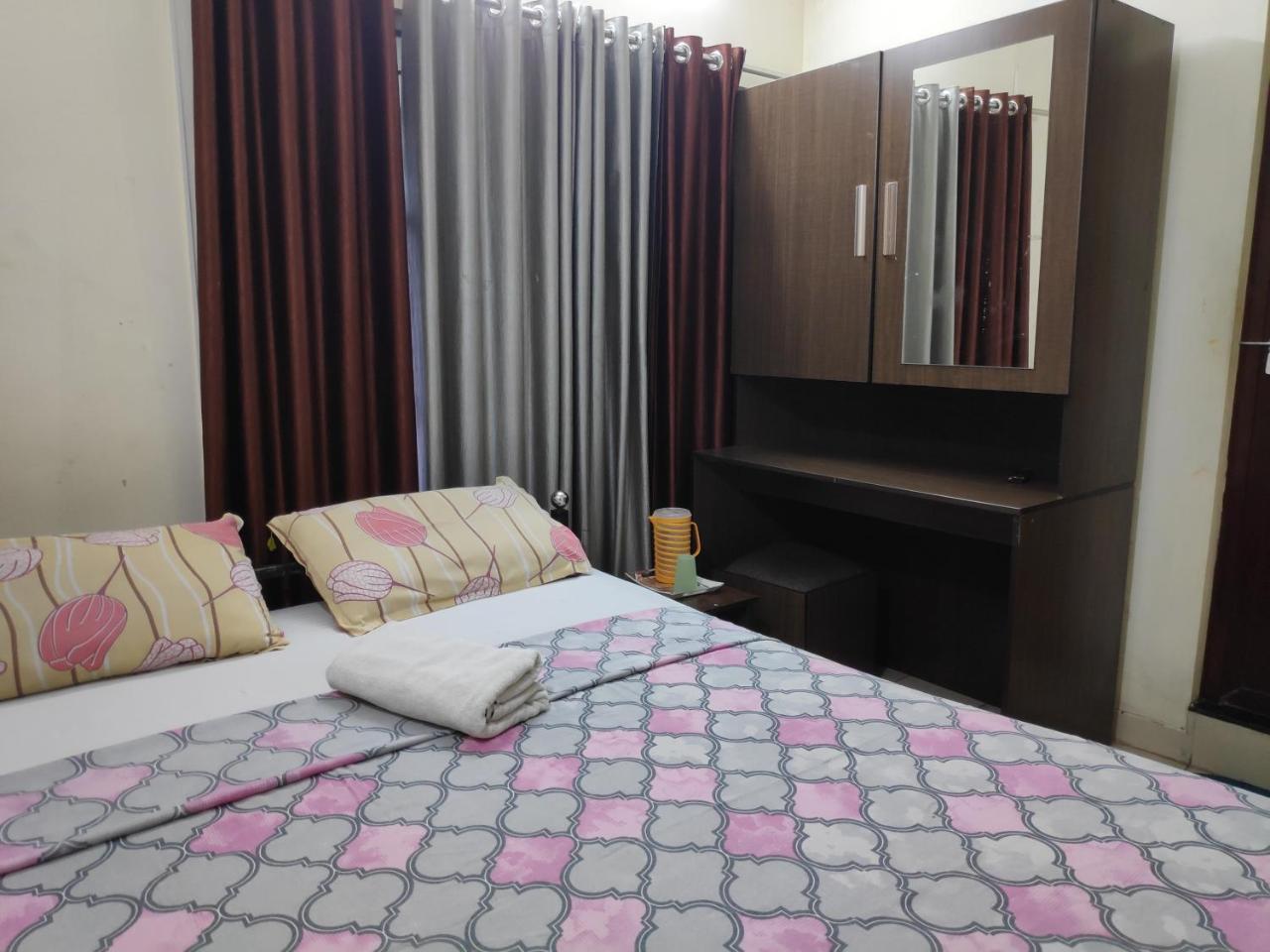 Hotel Silver Space Ернакулам Екстериор снимка