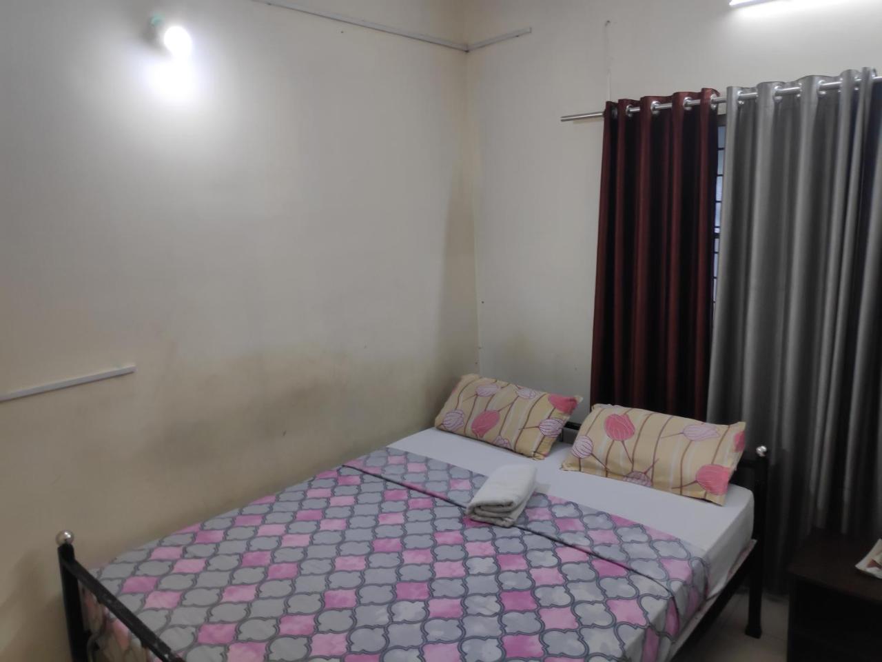 Hotel Silver Space Ернакулам Екстериор снимка